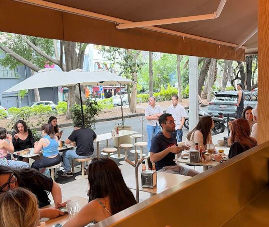 Usa Scapada para encontrar cafeterías, bares, restaurantes en Avenida Tamaulipas, Ciudad de México, p2